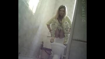 Shaved White Girl Public Peeing