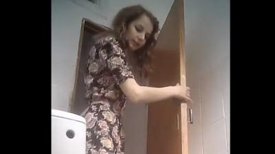 Shaved White Girl Public Peeing